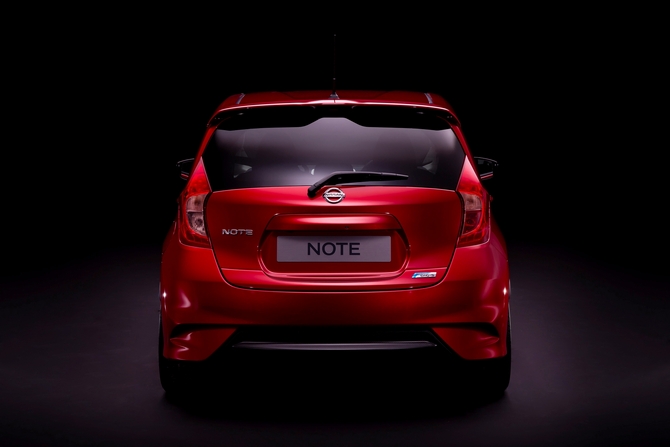 The entire car appears quite sporty with its slightly flared wheel arches The entire car appears quite sporty with its slightly flared wheel arches