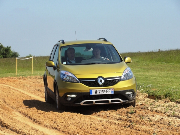 Renault Scénic Xmod Energy 1.6 dCi 130 S&S FAP ECO2 Bose Edition Renault Scénic Xmod Energy 1.6 dCi 130 S&S FAP ECO2 Bose Edition