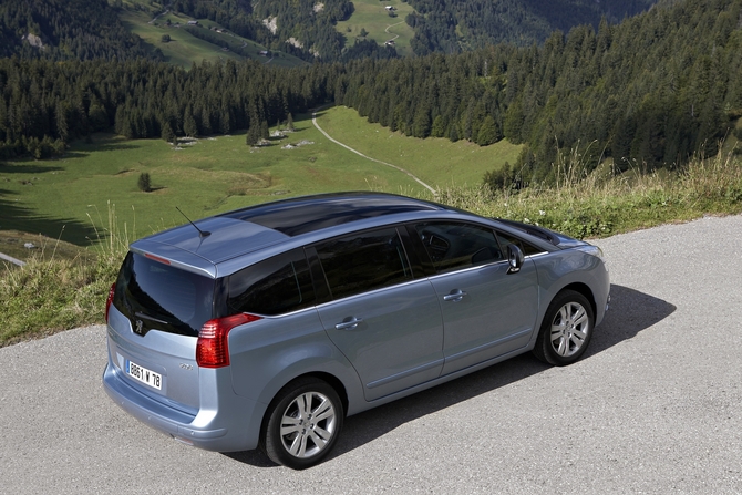 Peugeot 5008 Sport 2.0 HDi 163 AM6 Peugeot 5008 Sport 2.0 HDi 163 AM6