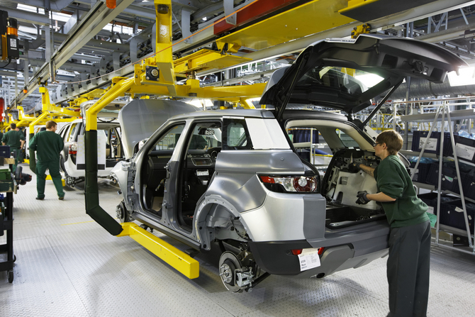 Jaguar Land Rover Wants More UK Teens to Become Engineers Jaguar Land Rover Wants More UK Teens to Become Engineers