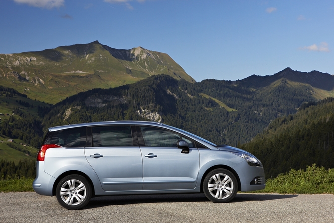Peugeot 5008 Sport 2.0 HDi 163 AM6 Peugeot 5008 Sport 2.0 HDi 163 AM6