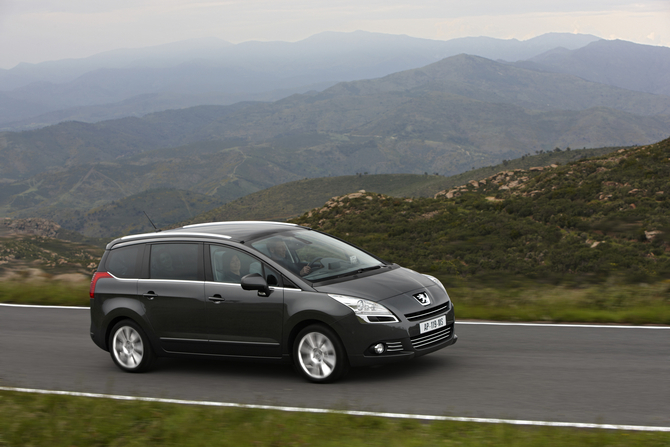 Peugeot 5008 1.6 HDi Active Peugeot 5008 1.6 HDi Active
