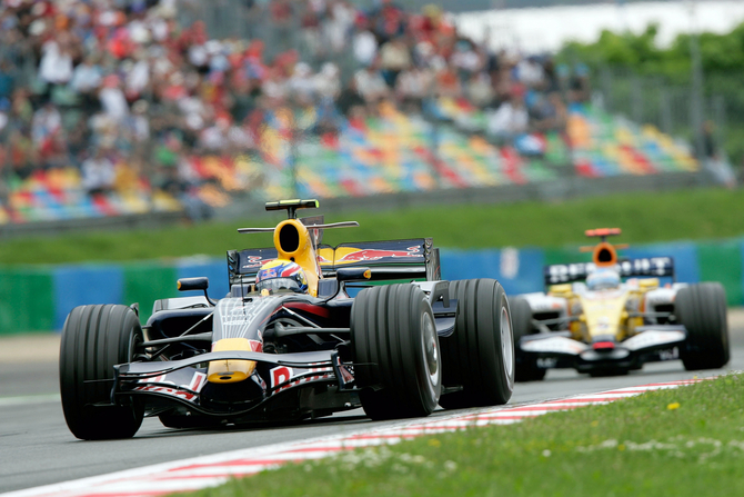 Beim französischen Grand Prix in Magny-Cours 2008 qualifizierte sich Mark Webber als achter und fuhr auf Platz sechs. Beim französischen Grand Prix in Magny-Cours 2008 qualifizierte sich Mark Webber als achter und fuhr auf Platz sechs.