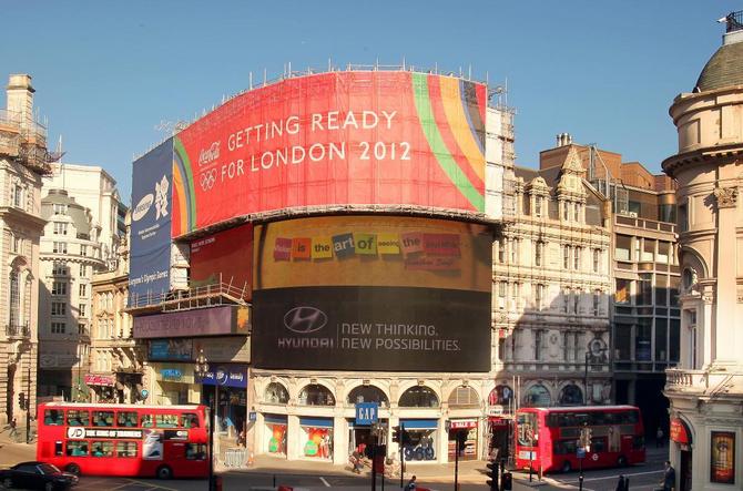 Hyundai Takes Over Piccadilly Circus Hyundai Takes Over Piccadilly Circus