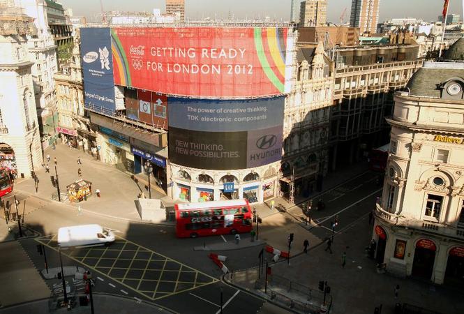 Hyundai Takes Over Piccadilly Circus Hyundai Takes Over Piccadilly Circus