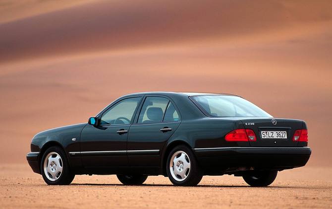 Mercedes-Benz E 200 Mercedes-Benz E 200