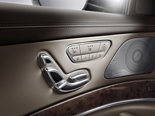 The seats offer a heating massage function The seats offer a heating massage function