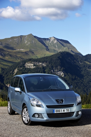 Peugeot 5008 Executive 1.6 HDi 112 CVM6 Peugeot 5008 Executive 1.6 HDi 112 CVM6