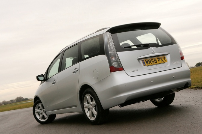 Mitsubishi Grandis 2.0 DI-D 140cv Invite FPF Mitsubishi Grandis 2.0 DI-D 140cv Invite FPF