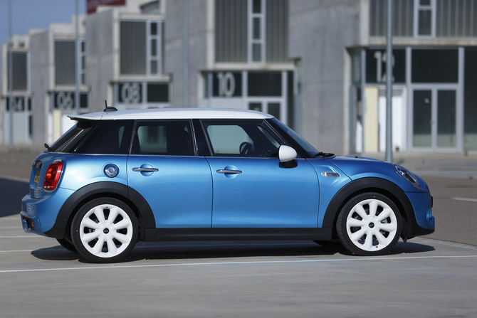 MINI (BMW) Cooper SD Automatic MINI (BMW) Cooper SD Automatic
