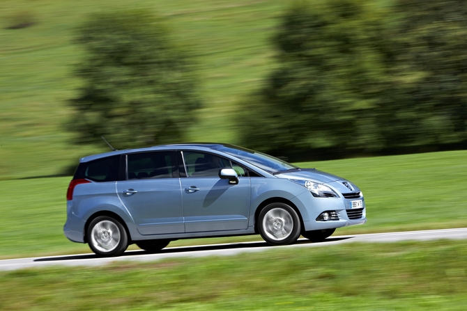 Peugeot 5008 Sport 1.6 HDi 112 CMP6 Peugeot 5008 Sport 1.6 HDi 112 CMP6