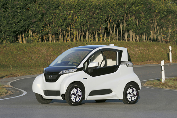 O carro citadino elétrico foi concebido para preencher uma nova classe proposta pelo governo japonês O carro citadino elétrico foi concebido para preencher uma nova classe proposta pelo governo japonês