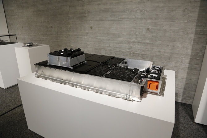 Power comes from a lithium ion battery Power comes from a lithium ion battery
