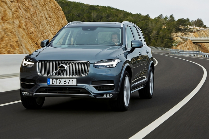 Volvo XC90 T8 AWD Momentum Geartronic Volvo XC90 T8 AWD Momentum Geartronic