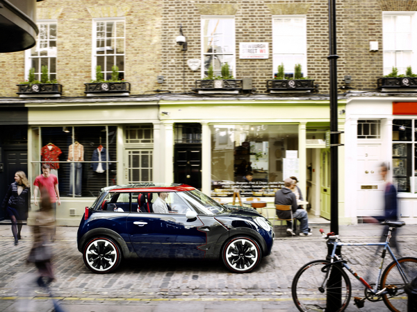MINI (BMW) Rocketman tribute to London MINI (BMW) Rocketman tribute to London