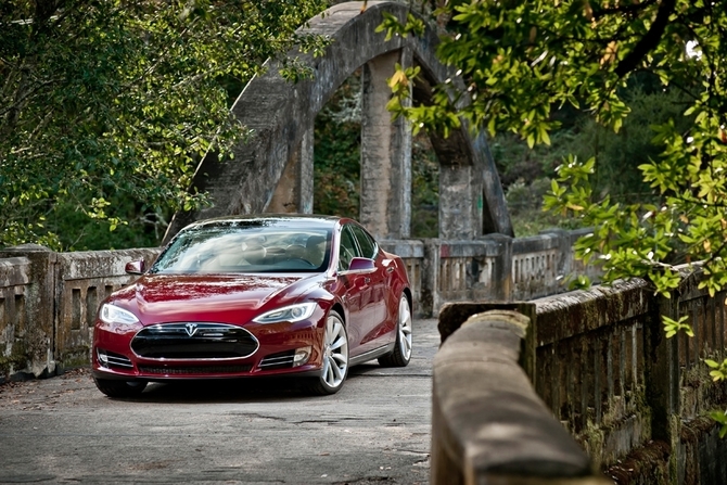 Tesla tem estado em destaque com um preço de ações em alta também resultante do pagamento da dívida ao Estado Tesla tem estado em destaque com um preço de ações em alta também resultante do pagamento da dívida ao Estado