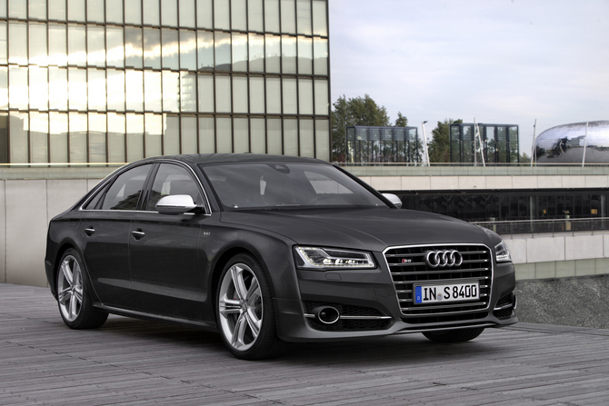 Audi S8 4.0 V8 TFSI quattro tiptronic Audi S8 4.0 V8 TFSI quattro tiptronic