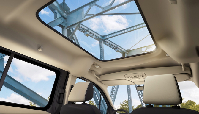 The panoramic sunroof is optional The panoramic sunroof is optional