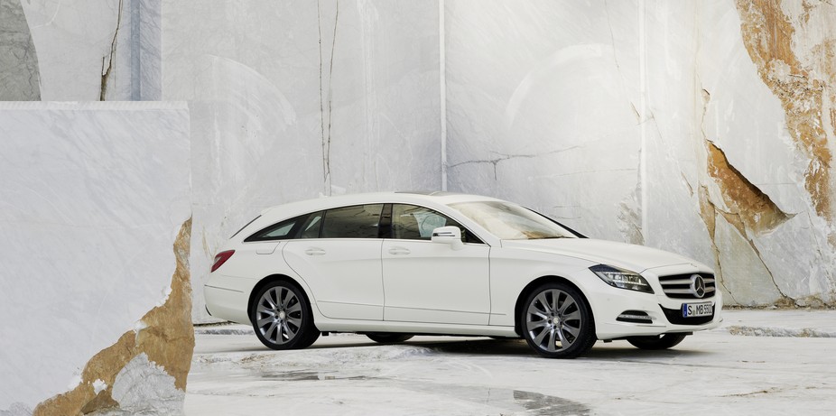 O carro ainda está a ser desenvolvido mas deverá ter uma traseira semelhante à do CLS Shooting Brake