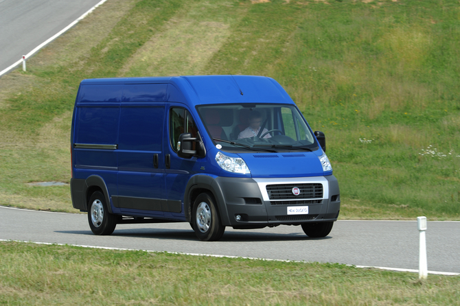 Fiat Ducato Maxi Combi 35 2.3 JTD Multijet high roof medium partly glanzed Fiat Ducato Maxi Combi 35 2.3 JTD Multijet high roof medium partly glanzed