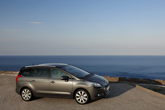 Peugeot 5008 1.6 HDi SR Peugeot 5008 1.6 HDi SR