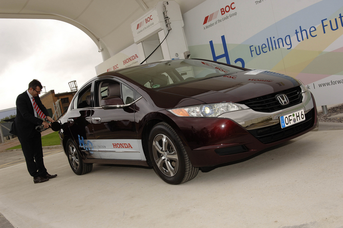 Honda Erects Hydrogen Fueling Station in Swindon, UK Honda Erects Hydrogen Fueling Station in Swindon, UK