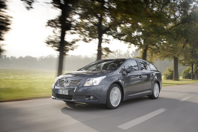 Toyota Avensis SW 2.0 D-4D 125 Luxury Toyota Avensis SW 2.0 D-4D 125 Luxury