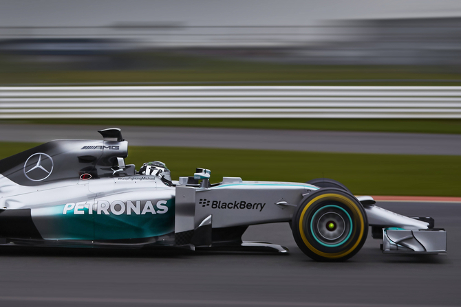 A equipa vai manter os pilotos Lewis Hamilton e Nico Rosberg A equipa vai manter os pilotos Lewis Hamilton e Nico Rosberg