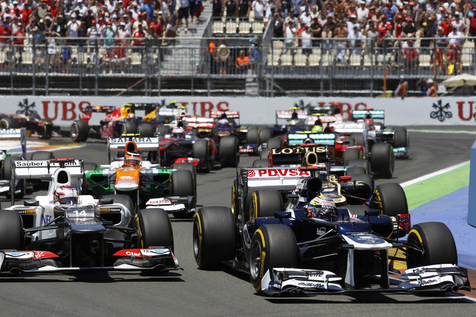 Este fim de semana Maldonado envolveu-se num acidente com Sergio Perez da Sauber no início da prova Este fim de semana Maldonado envolveu-se num acidente com Sergio Perez da Sauber no início da prova