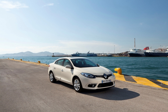 O novo Fluence apresenta o novo design da Renault, semelhante ao do Clio O novo Fluence apresenta o novo design da Renault, semelhante ao do Clio