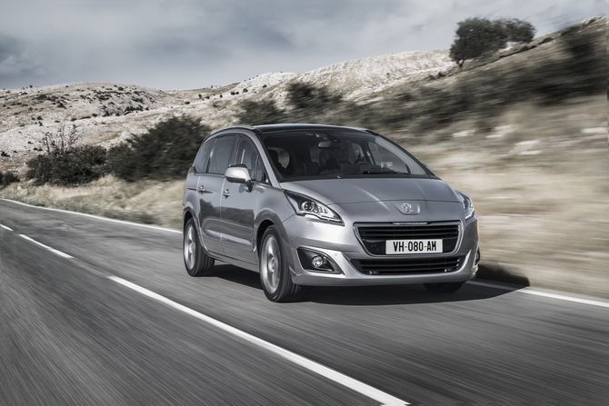 Peugeot 5008 Allure 7L 1.6 BlueHDi Peugeot 5008 Allure 7L 1.6 BlueHDi