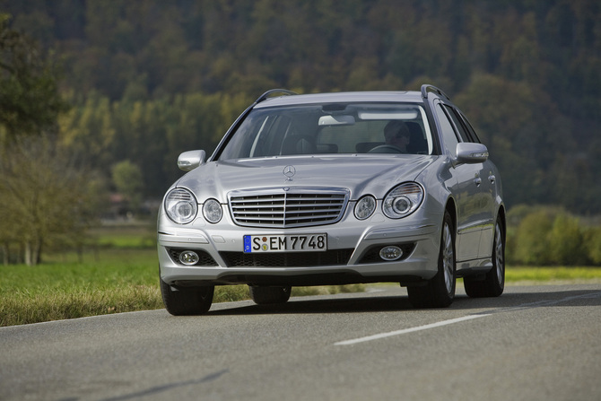 Mercedes-Benz E 350 4MATIC Mercedes-Benz E 350 4MATIC