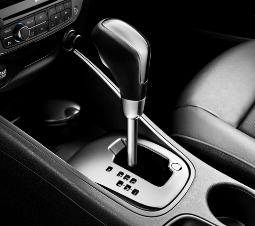 O modelo utiliza uma transmissão CVT ou uma caixa automática com o motor diesel O modelo utiliza uma transmissão CVT ou uma caixa automática com o motor diesel
