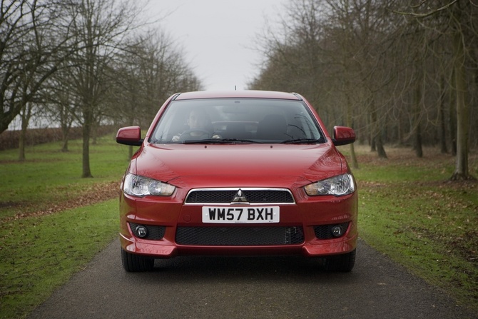 Mitsubishi Lancer 2.0 DID Intense Mitsubishi Lancer 2.0 DID Intense