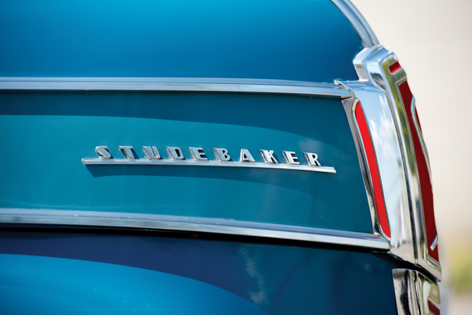 Studebaker Commander DeLux-Tone Sedan Studebaker Commander DeLux-Tone Sedan