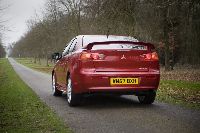 Mitsubishi Lancer 2.0 DID Intense Mitsubishi Lancer 2.0 DID Intense