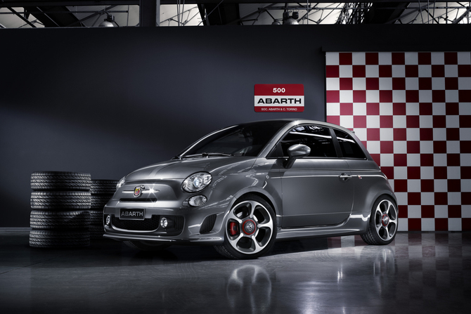 Une large gamme de kits esseesse permet au client de personnaliser son Abarth et de la rendre encore plus sportive Une large gamme de kits esseesse permet au client de personnaliser son Abarth et de la rendre encore plus sportive