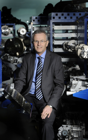 Derek Crabb é o Diretor de Engenharia de Motores da Volvo Derek Crabb é o Diretor de Engenharia de Motores da Volvo