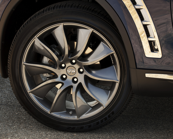 Refreshed Infiniti FX Gets New Front and New Package Refreshed Infiniti FX Gets New Front and New Package