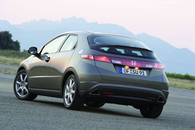 Honda Civic 1.8 Executive Navi Honda Civic 1.8 Executive Navi