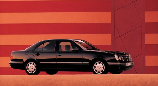 Mercedes-Benz E 300 Diesel AT Mercedes-Benz E 300 Diesel AT