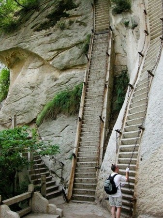 Monte Huashan: o caminho mais perigoso do mundo Monte Huashan: o caminho mais perigoso do mundo