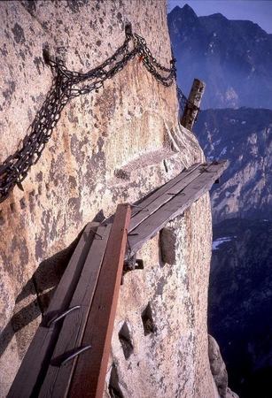 Monte Huashan: o caminho mais perigoso do mundo Monte Huashan: o caminho mais perigoso do mundo