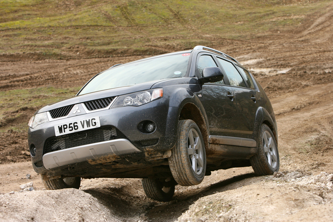 Mitsubishi Outlander 2.0 DI-D 4WD Instyle Mitsubishi Outlander 2.0 DI-D 4WD Instyle