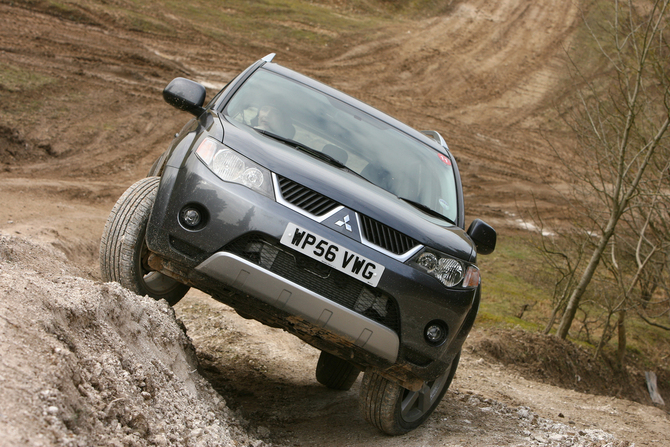 Mitsubishi Outlander 2.2 DI-D 4WD Instyle FPF Mitsubishi Outlander 2.2 DI-D 4WD Instyle FPF