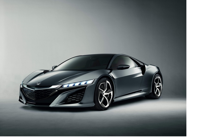 A potência vem de um motor V6 combinado com três motores elétricos A potência vem de um motor V6 combinado com três motores elétricos