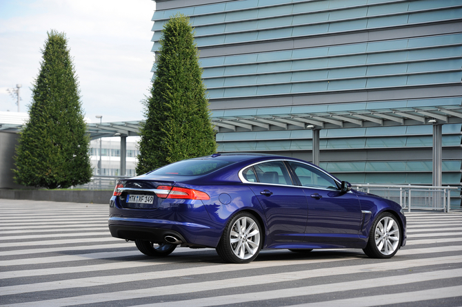 Jaguar XF 2.2D Premium Luxury Jaguar XF 2.2D Premium Luxury