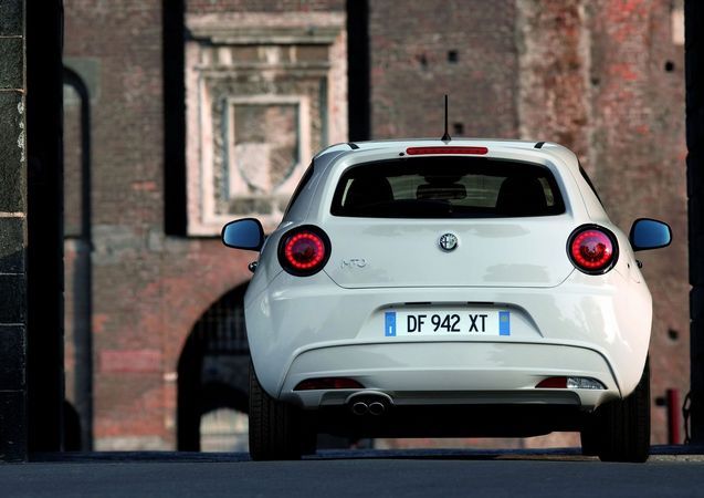 Alfa Romeo MiTo 1.6 JTD 120cv Distinctive Alfa Romeo MiTo 1.6 JTD 120cv Distinctive