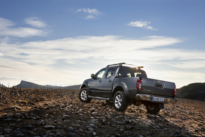 Nissan Navara 2.5 dCi 144 4x4 Double Cab FE Comfort Nissan Navara 2.5 dCi 144 4x4 Double Cab FE Comfort