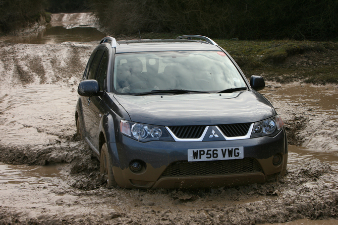 Mitsubishi Outlander ES 4WD Mitsubishi Outlander ES 4WD